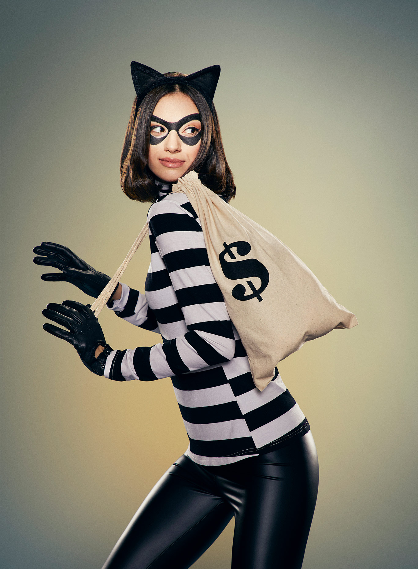 2017_11_21_Word-Play_Shot-01_Cat-Burglar_0496_02